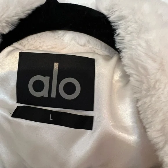 ALO Yoga White Faux Fur Jacket - Picture 3 of 4